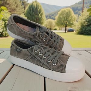 ROCKET DOG Women's Green Washed & White Casual Fashion Sneakers - Size: 6
